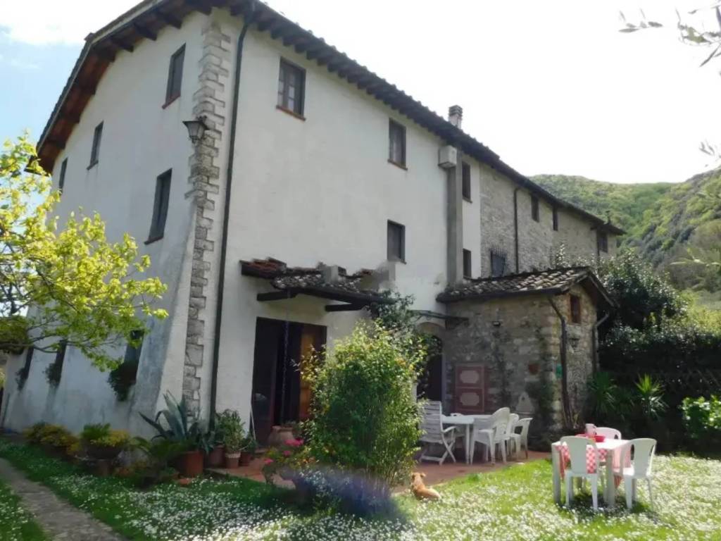 casa indipendente in vendita a Lucca in zona San Macario in Piano