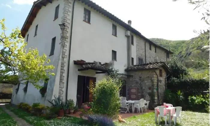 casale in vendita a Lucca in zona Maggiano