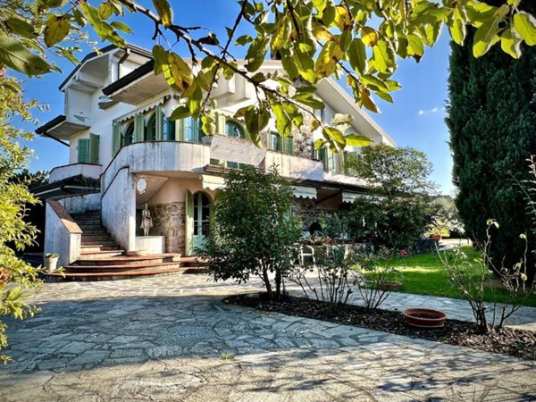 casa indipendente in vendita a Lucca in zona Sant'Angelo in Campo