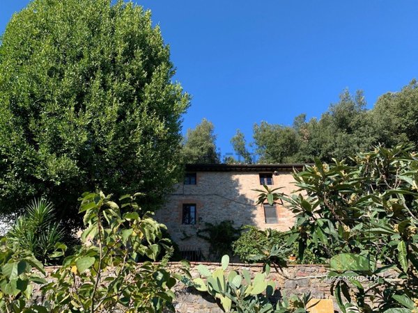 casa indipendente in vendita a Lucca in zona Querce