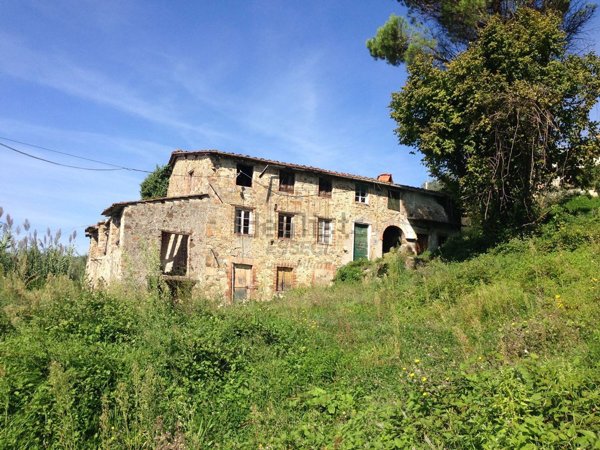 casa indipendente in vendita a Lucca in zona Monte San Quirico