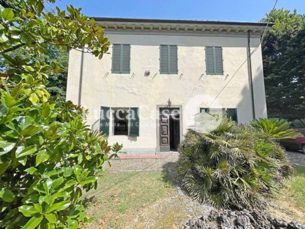 casa indipendente in vendita a Lucca in zona Ponte a Moriano