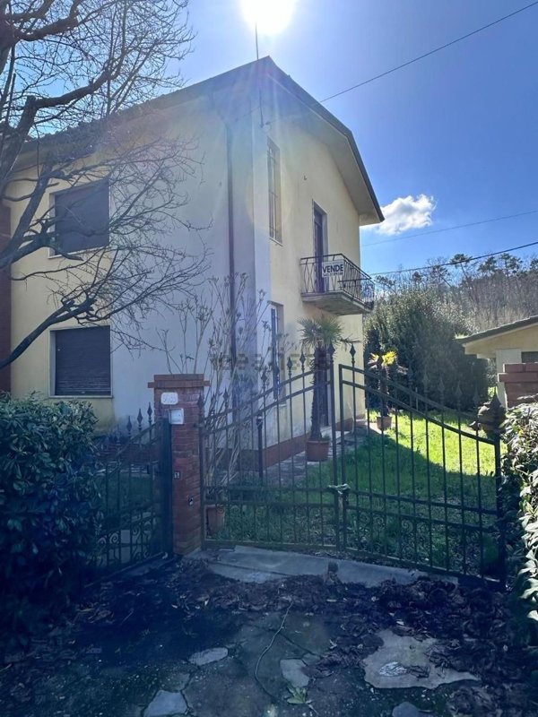 casa indipendente in vendita a Lucca in zona Mutigliano