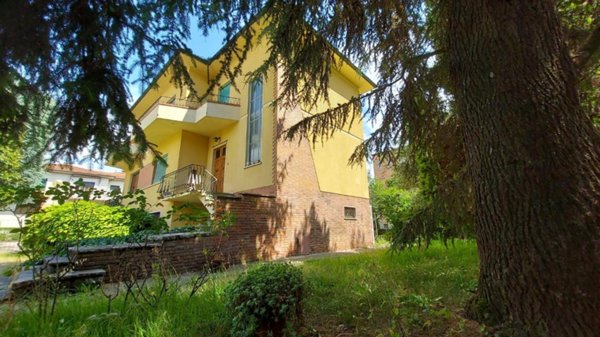 casa indipendente in vendita a Lucca in zona zona Arancio