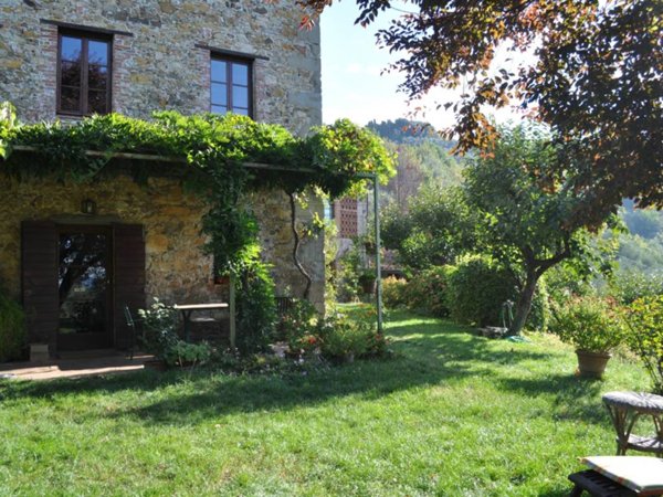 casa indipendente in vendita a Lucca in zona Centro Città