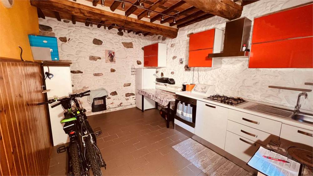 casa indipendente in vendita a Lucca in zona Ponte a Moriano