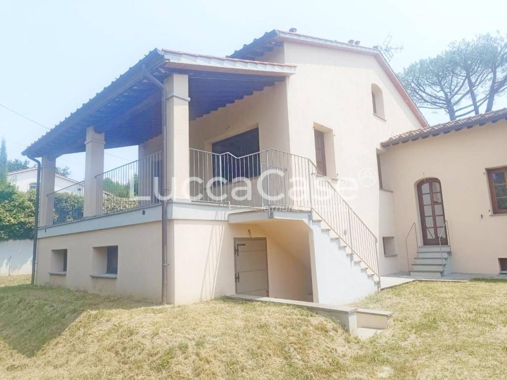 casa indipendente in vendita a Lucca in zona Monte San Quirico