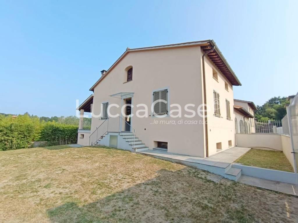 casa indipendente in vendita a Lucca in zona Monte San Quirico