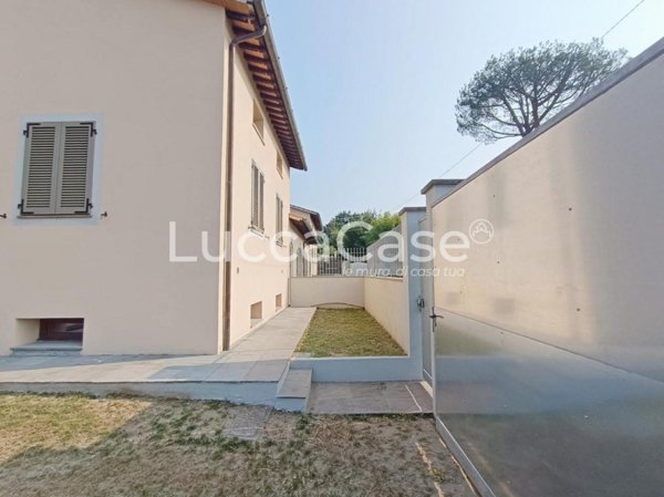 casa indipendente in vendita a Lucca in zona Monte San Quirico