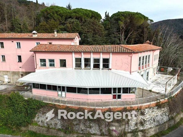 casa indipendente in vendita a Lucca in zona Chiatri