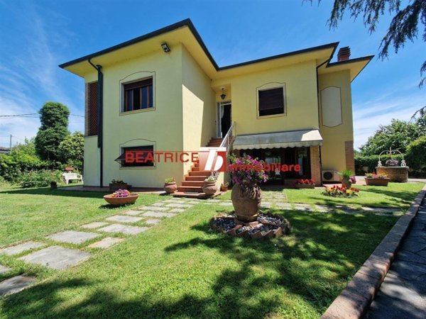casa indipendente in vendita a Lucca in zona Carignano