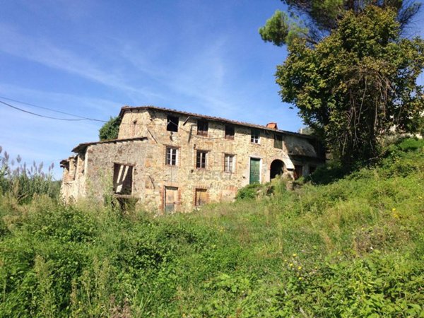 casa indipendente in vendita a Lucca in zona Monte San Quirico