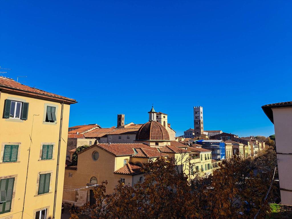 appartamento in vendita a Lucca in zona Centro Città