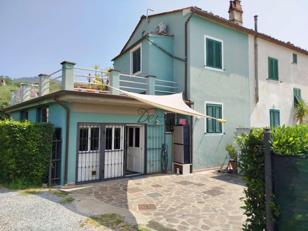 casa indipendente in vendita a Lucca in zona Ponte a Moriano