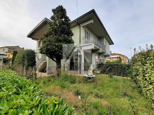 casa indipendente in vendita a Lucca in zona zona Arancio
