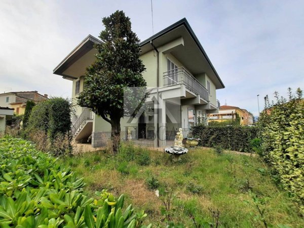 casa indipendente in vendita a Lucca in zona zona Arancio
