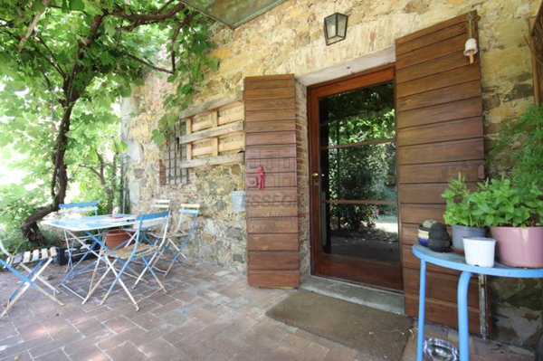 casa indipendente in vendita a Lucca in zona San Quirico di Moriano