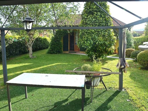 casa indipendente in vendita a Lucca in zona Monte San Quirico