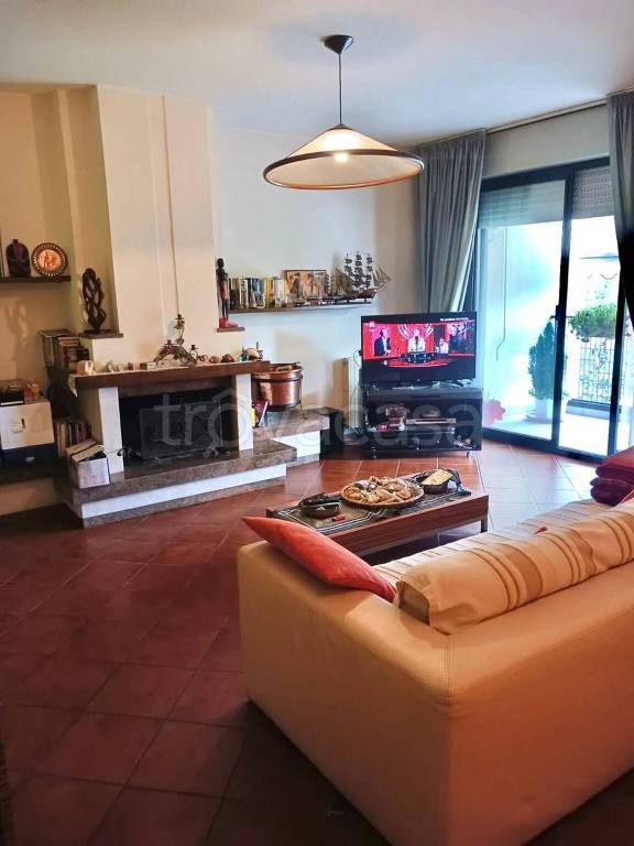 casa indipendente in vendita a Lucca in zona Pontetetto