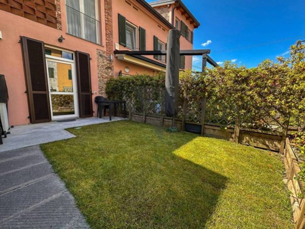 casa indipendente in vendita a Lucca