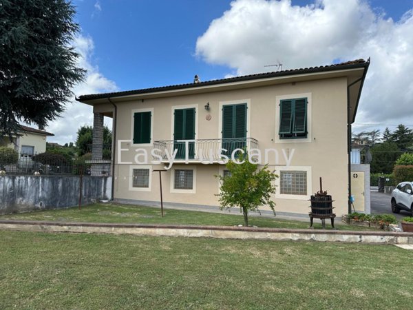 casa indipendente in vendita a Lucca in zona Centro Città