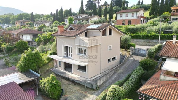 casa indipendente in vendita a Lucca in zona Arliano