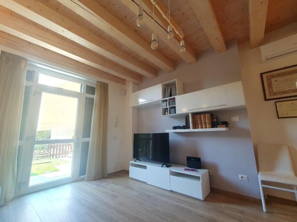 casa indipendente in vendita a Lucca in zona Picciorana