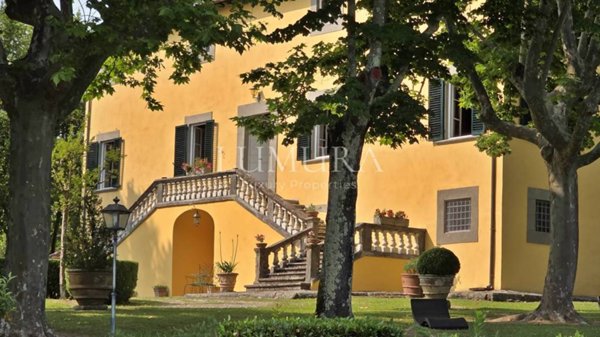 villa in vendita a Lucca in zona Centro Città