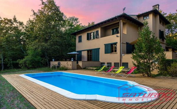 casa indipendente in vendita a Lucca in zona Centro Città