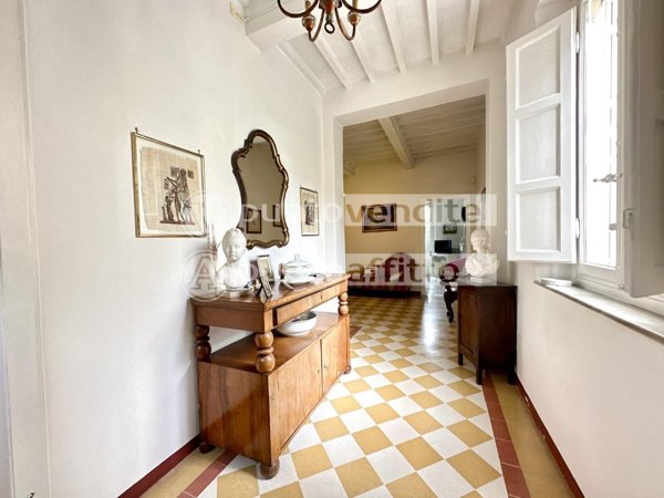 casa indipendente in vendita a Lucca in zona Centro Città