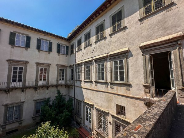 appartamento in vendita a Lucca in zona Centro Città