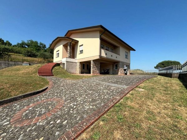 casa indipendente in vendita a Lucca in zona Balbano
