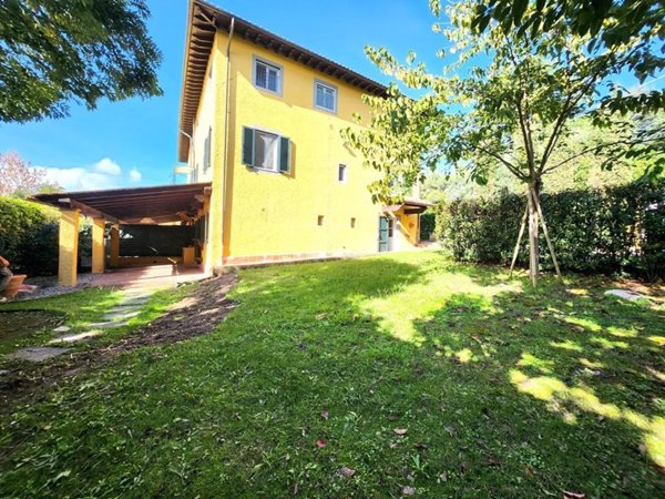 casa indipendente in vendita a Lucca in zona San Quirico di Moriano