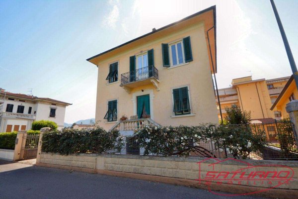casa indipendente in vendita a Lucca in zona Sant'Anna