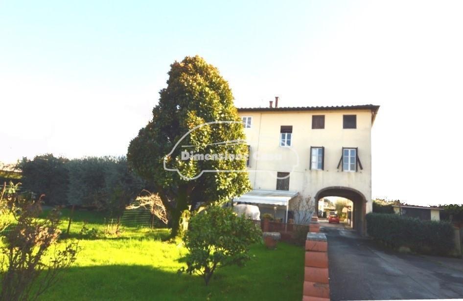 casa indipendente in vendita a Lucca in zona San Pietro a Vico