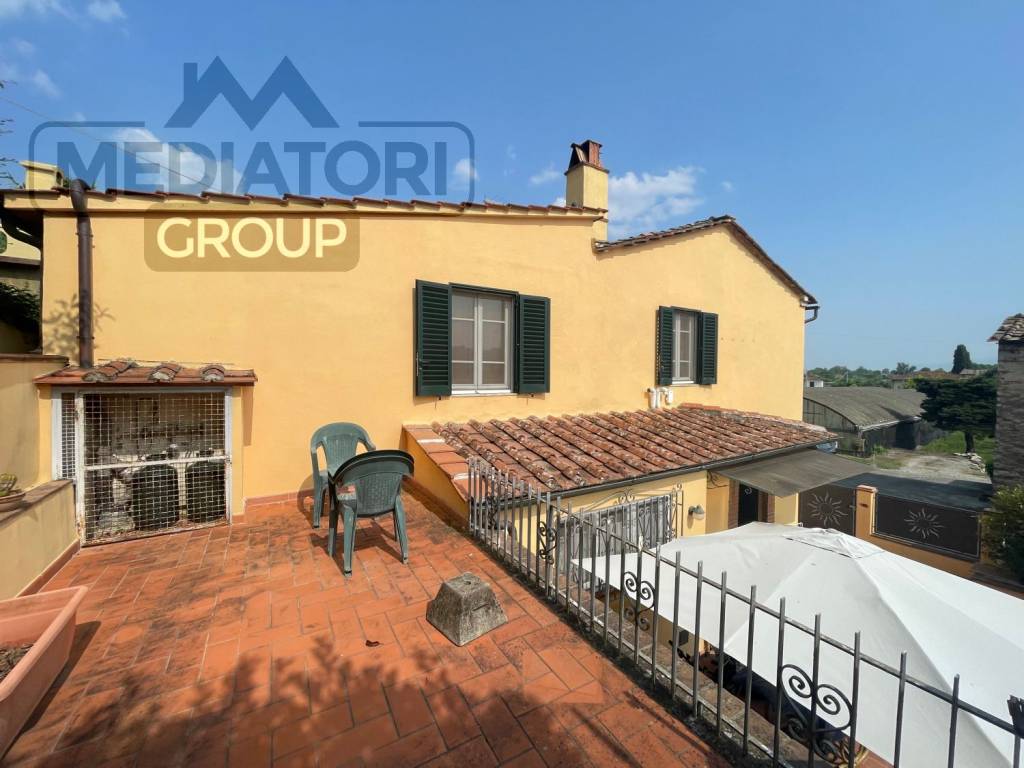 casa indipendente in vendita a Lucca in zona Centro Città