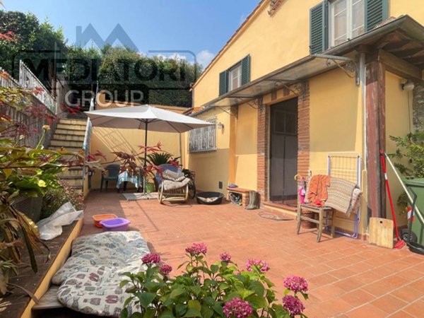 casa indipendente in vendita a Lucca in zona Centro Città