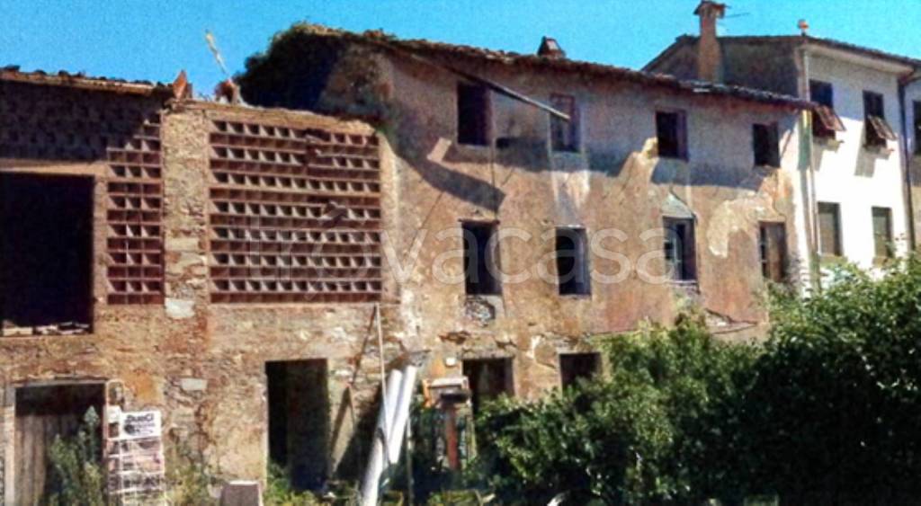 casa indipendente in vendita a Lucca in zona zona Sorbano