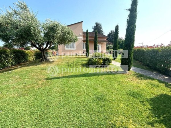 casa indipendente in vendita a Lucca in zona San Cassiano a Vico