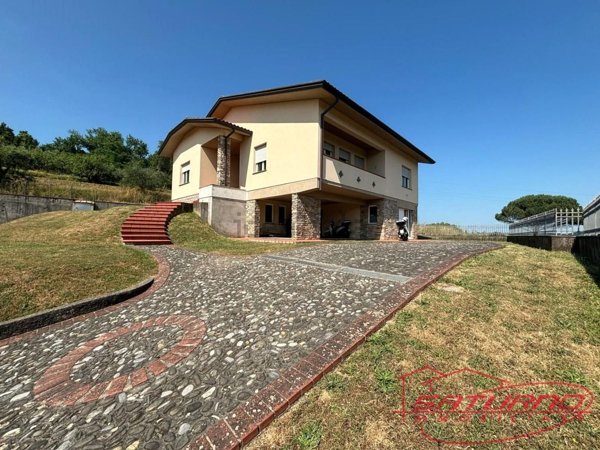 casa indipendente in vendita a Lucca in zona Balbano