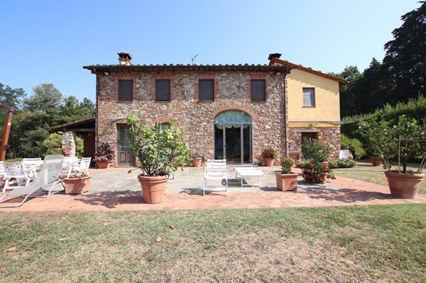 casa indipendente in vendita a Lucca in zona Arliano