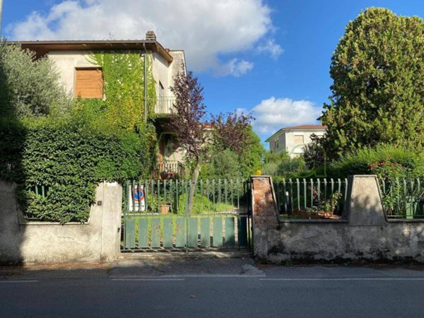 casa indipendente in vendita a Lucca in zona Zona San Concordio
