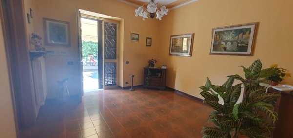 casa indipendente in vendita a Lucca