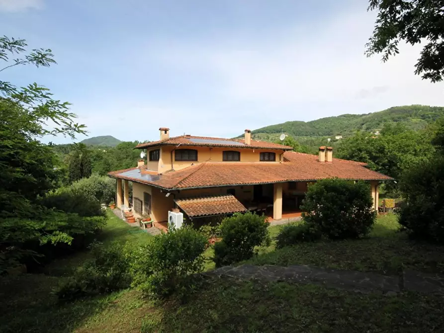 casa indipendente in vendita a Lucca in zona Vallebuia
