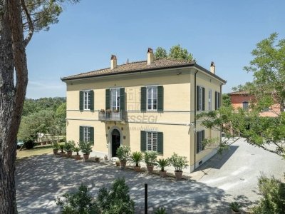 casa indipendente in vendita a Lucca in zona Centro Città