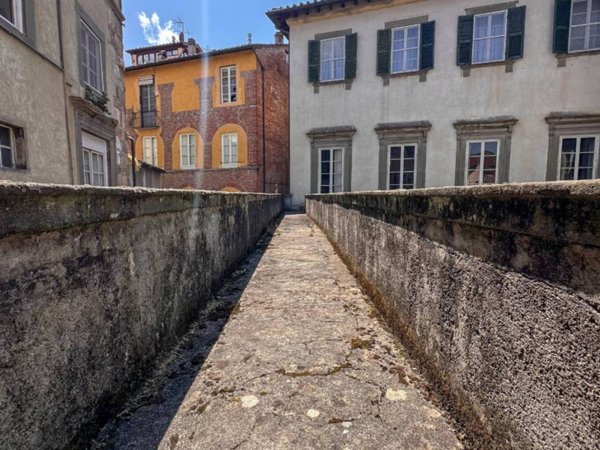 appartamento in vendita a Lucca in zona Centro Città