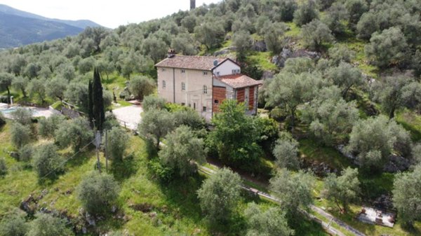 casa indipendente in vendita a Lucca in zona Centro Città