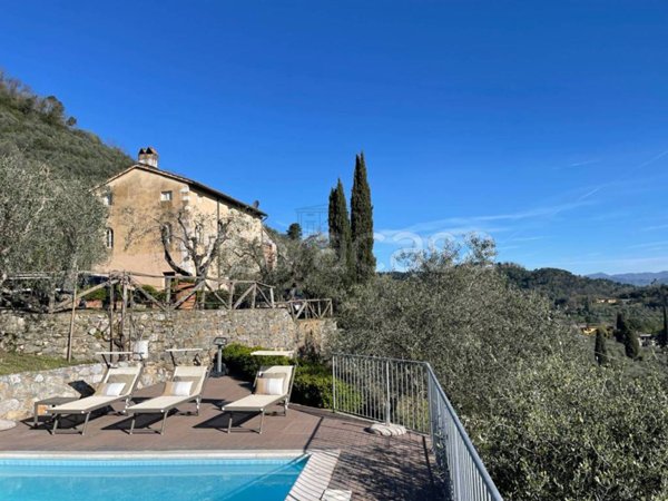 casa indipendente in vendita a Lucca in zona Centro Città