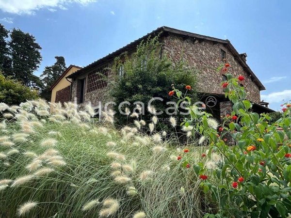 casa indipendente in vendita a Lucca in zona Centro Città