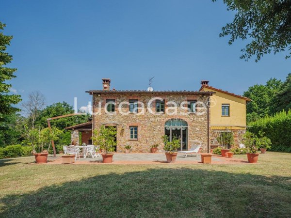 casa indipendente in vendita a Lucca in zona Centro Città